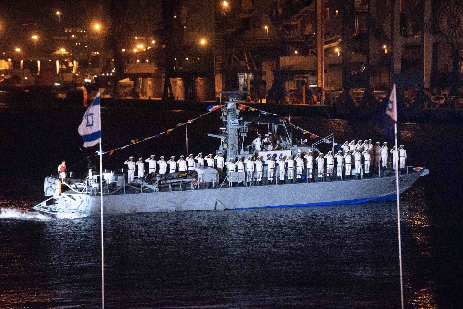 על מדי א' הלבנים של חיל הים, צילום: באדיבות דובר צה"ל